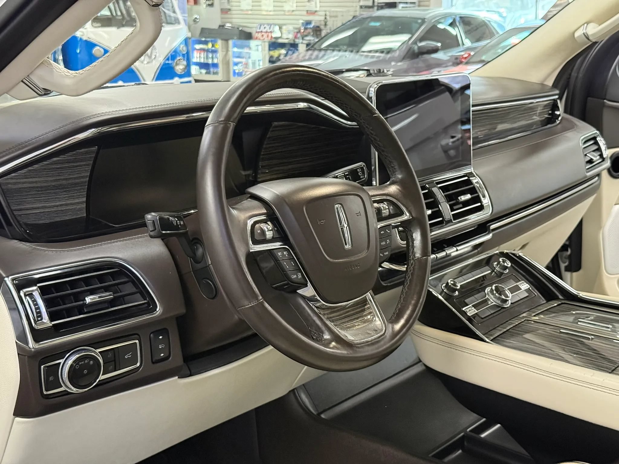 Used 2020 Lincoln Navigator L Black Label w/ Cargo Convenience Package AWD/4WD image 16