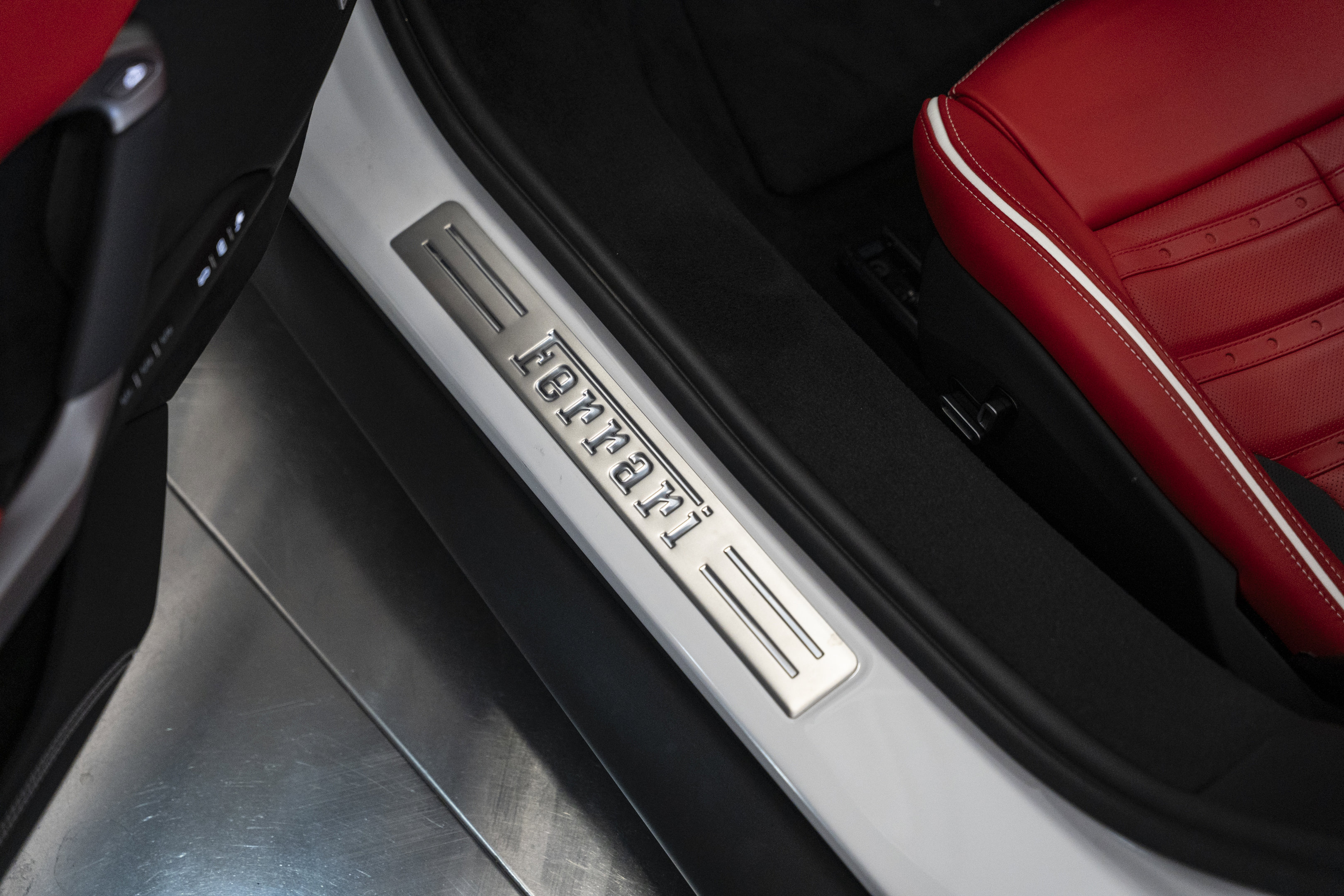 Used 2025 Ferrari 296 GTS RWD image 27