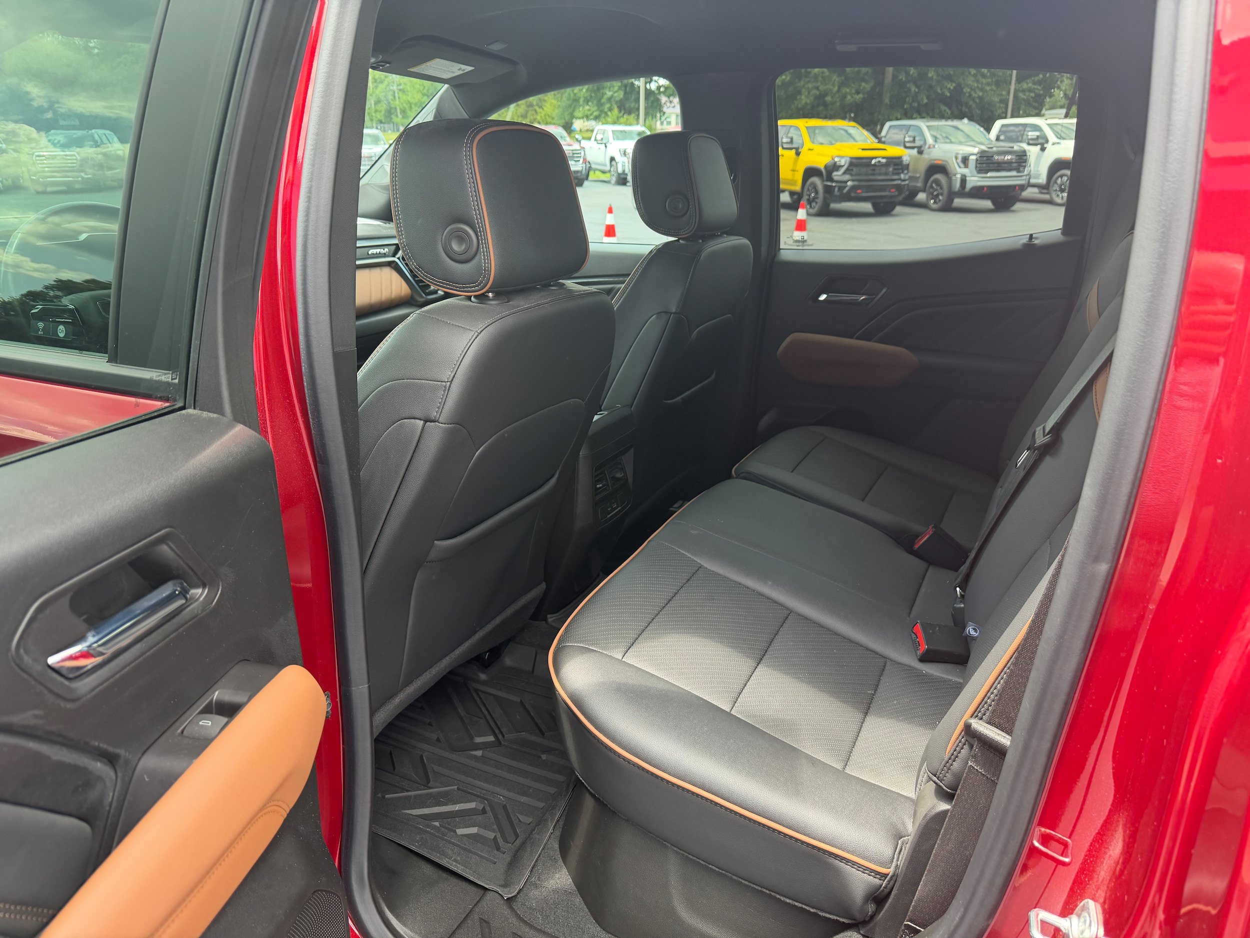 Used 2024 GMC Canyon AT4 w/ AT4 Premium Package AWD/4WD image 20