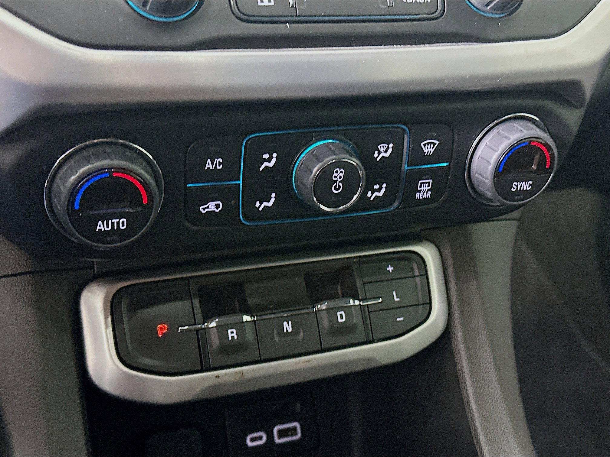 Used 2023 GMC Acadia SLE w/ Driver Convenience Package image 23