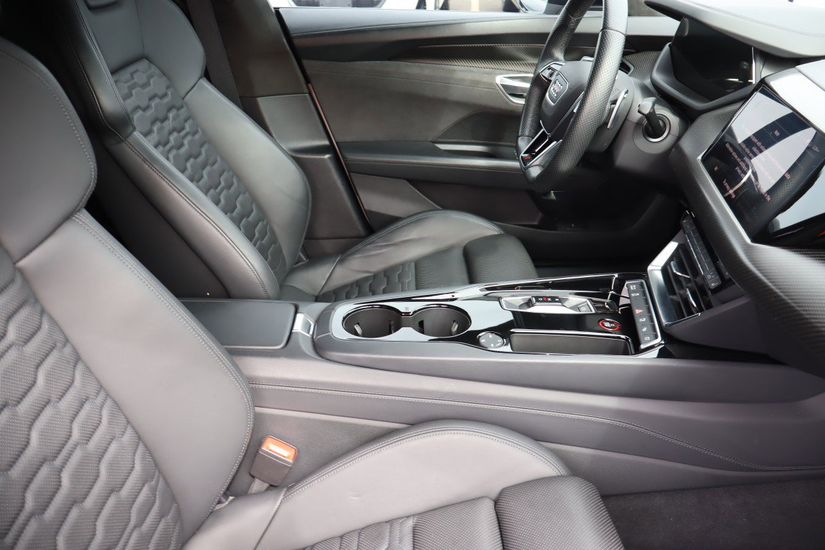 Used 2022 Audi RS e-tron GT w/ Carbon Performance Package AWD/4WD image 16