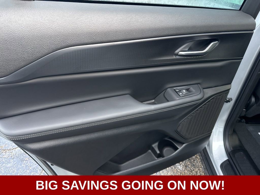 New 2025 Jeep Grand Cherokee L Laredo image 34