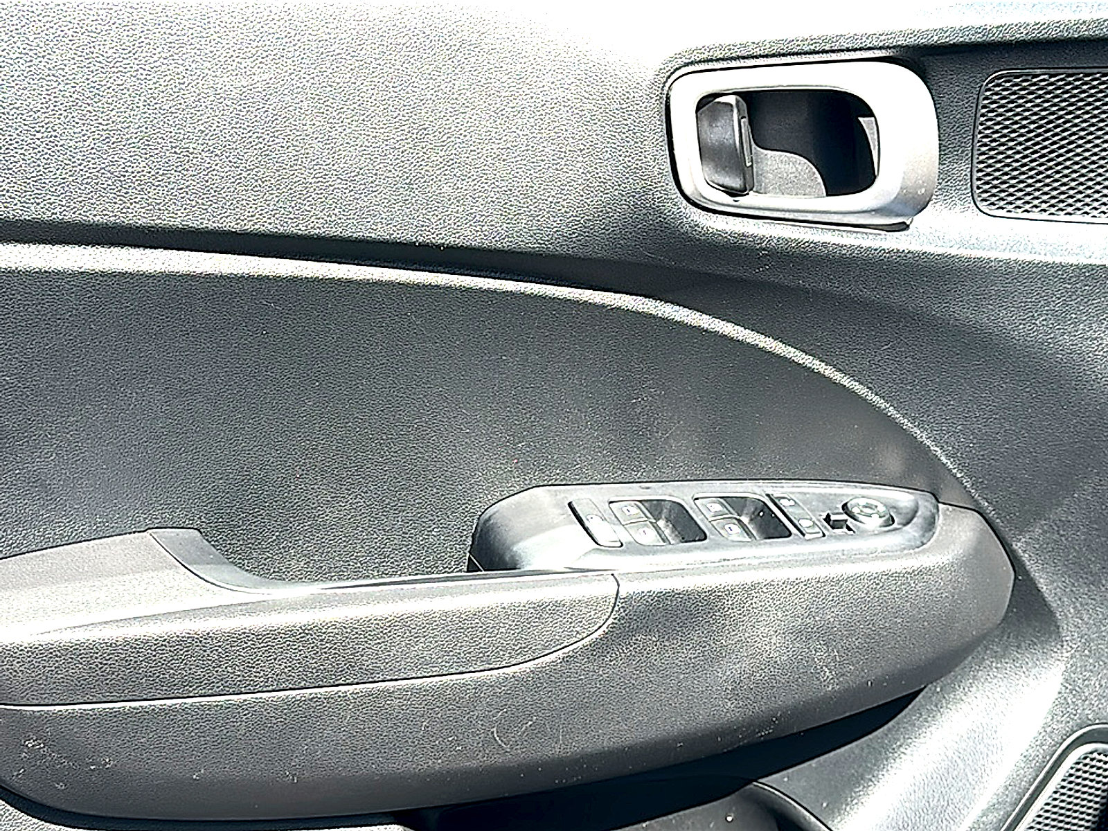 Used 2025 Hyundai Venue SEL image 17