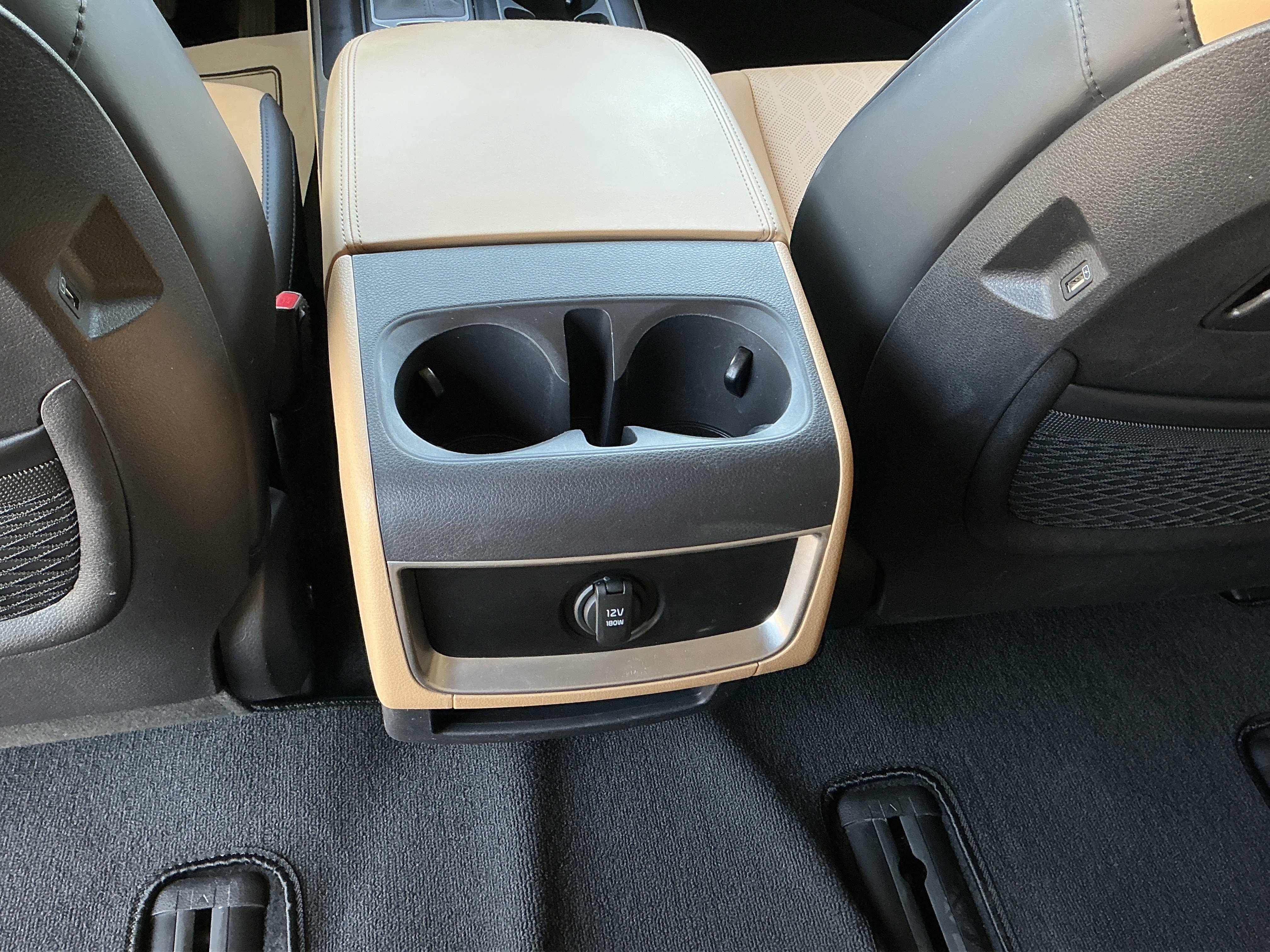 Used 2022 Kia Carnival LX image 28