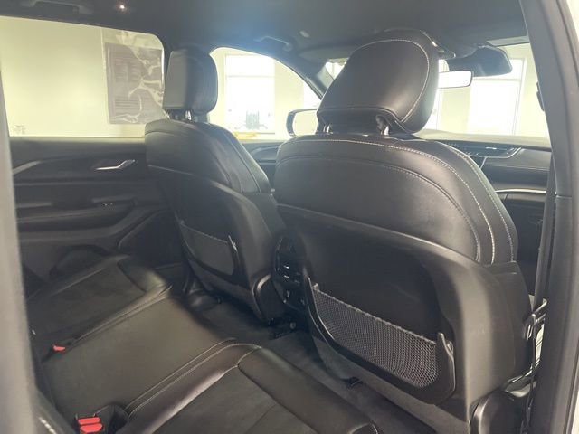 Used 2025 Jeep Grand Cherokee Altitude AWD/4WD image 28