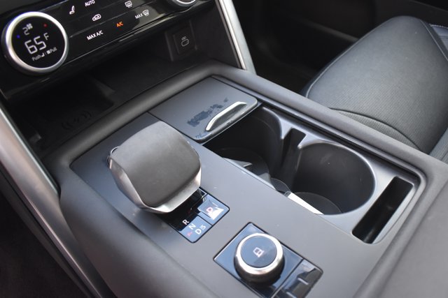 Used 2024 Land Rover Discovery S AWD/4WD image 30