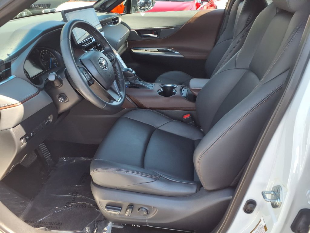 Certified 2023 Toyota Venza XLE AWD/4WD image 18