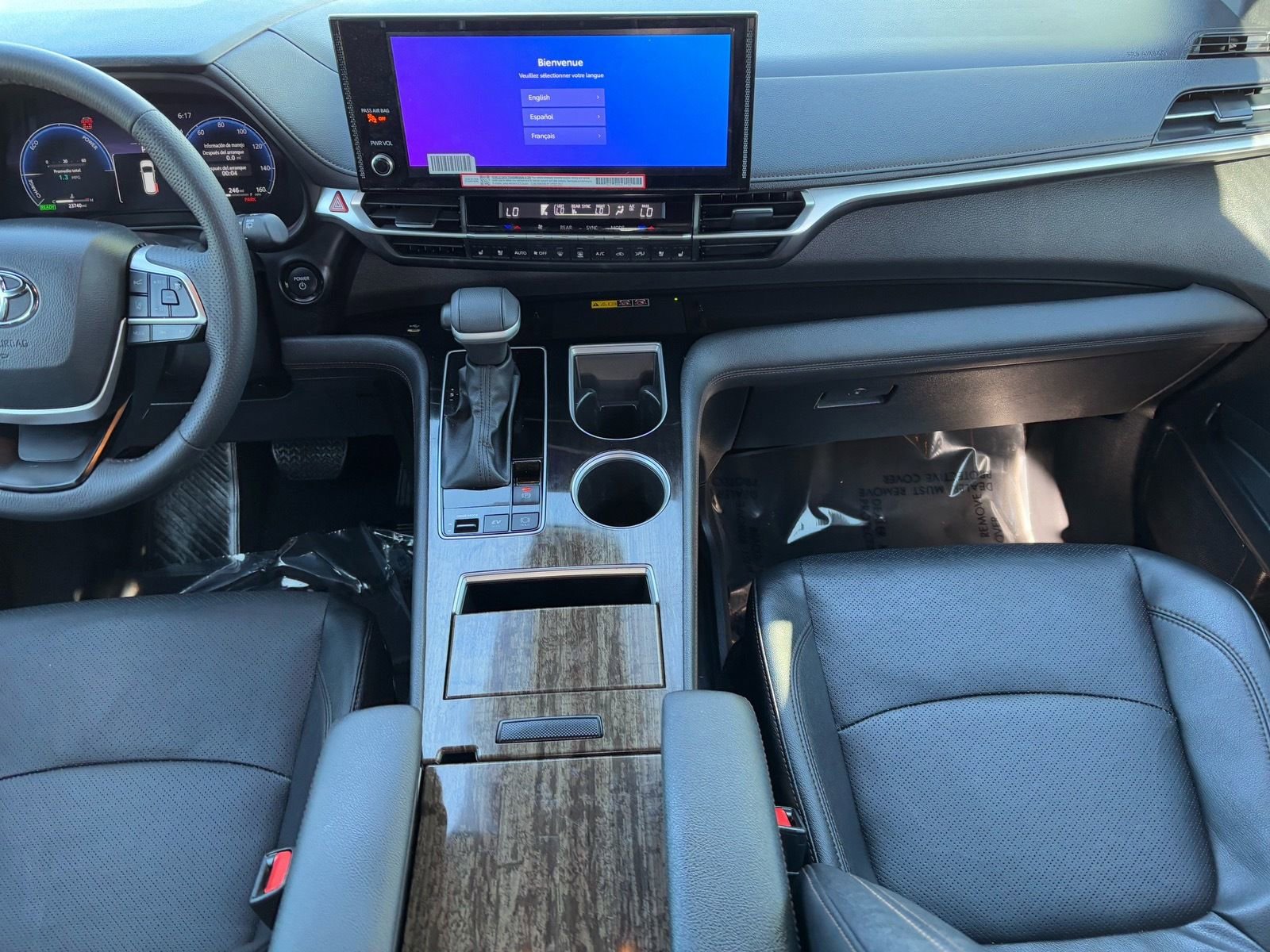 Used 2025 Toyota Sienna Limited image 16