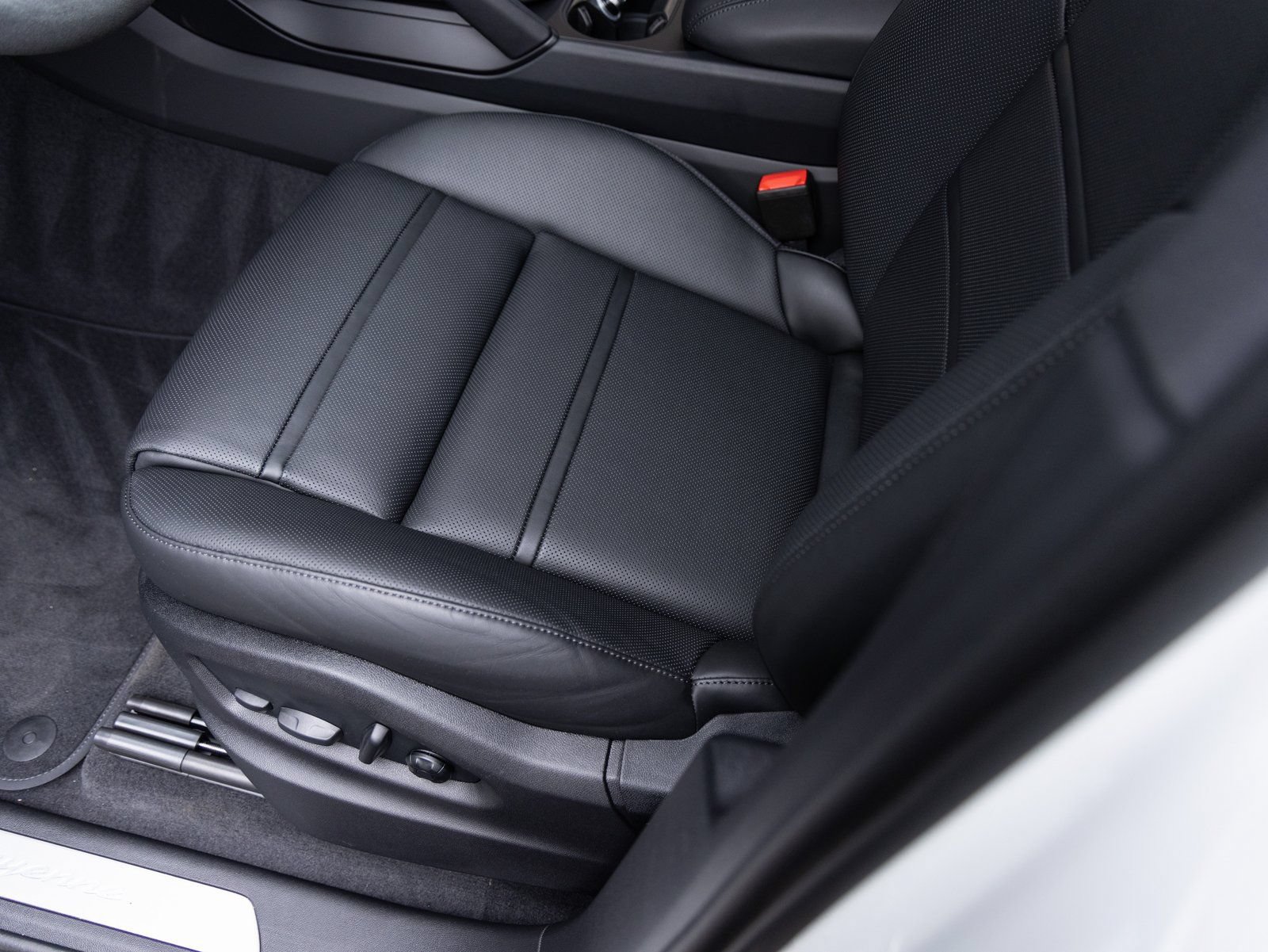 New 2026 Porsche Cayenne AWD/4WD image 23