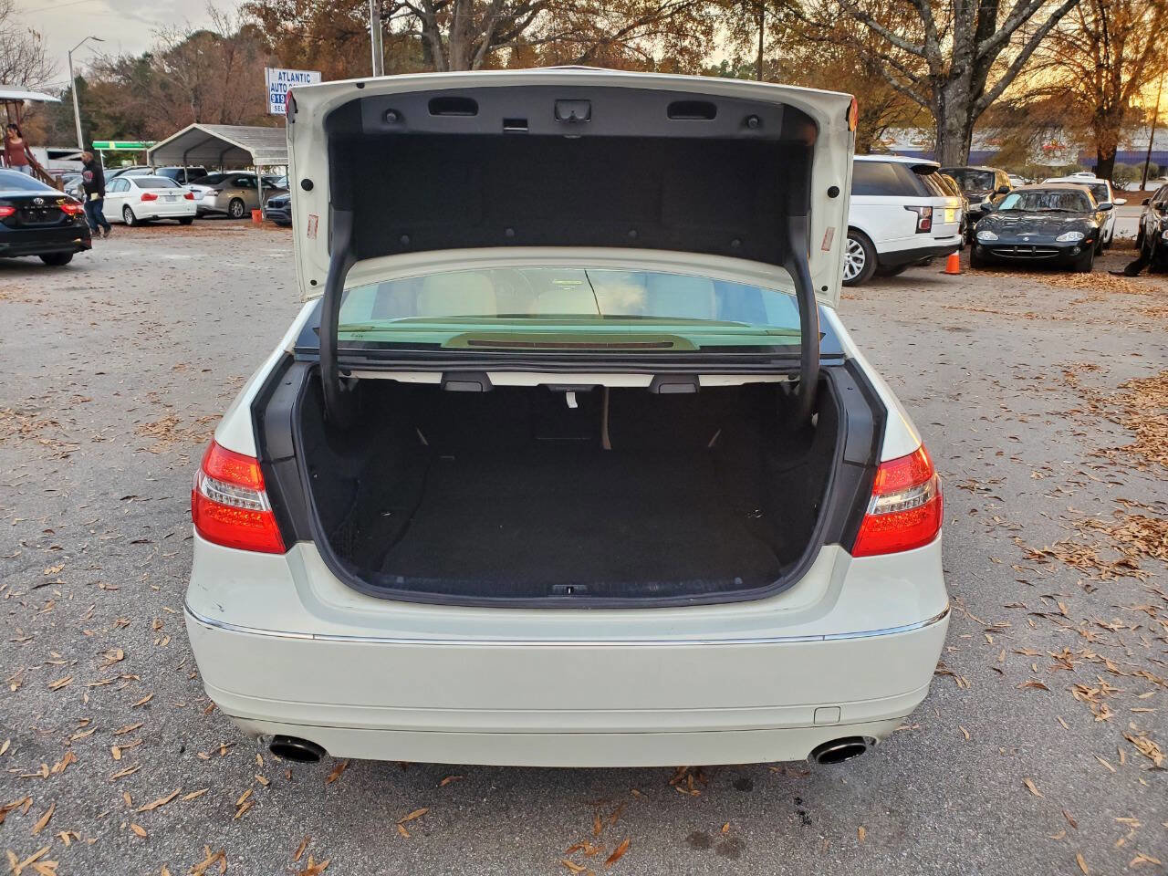 Used 2011 Mercedes-Benz E 350 4MATIC Sedan image 19