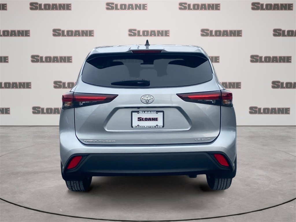 Used 2024 Toyota Highlander LE image 4