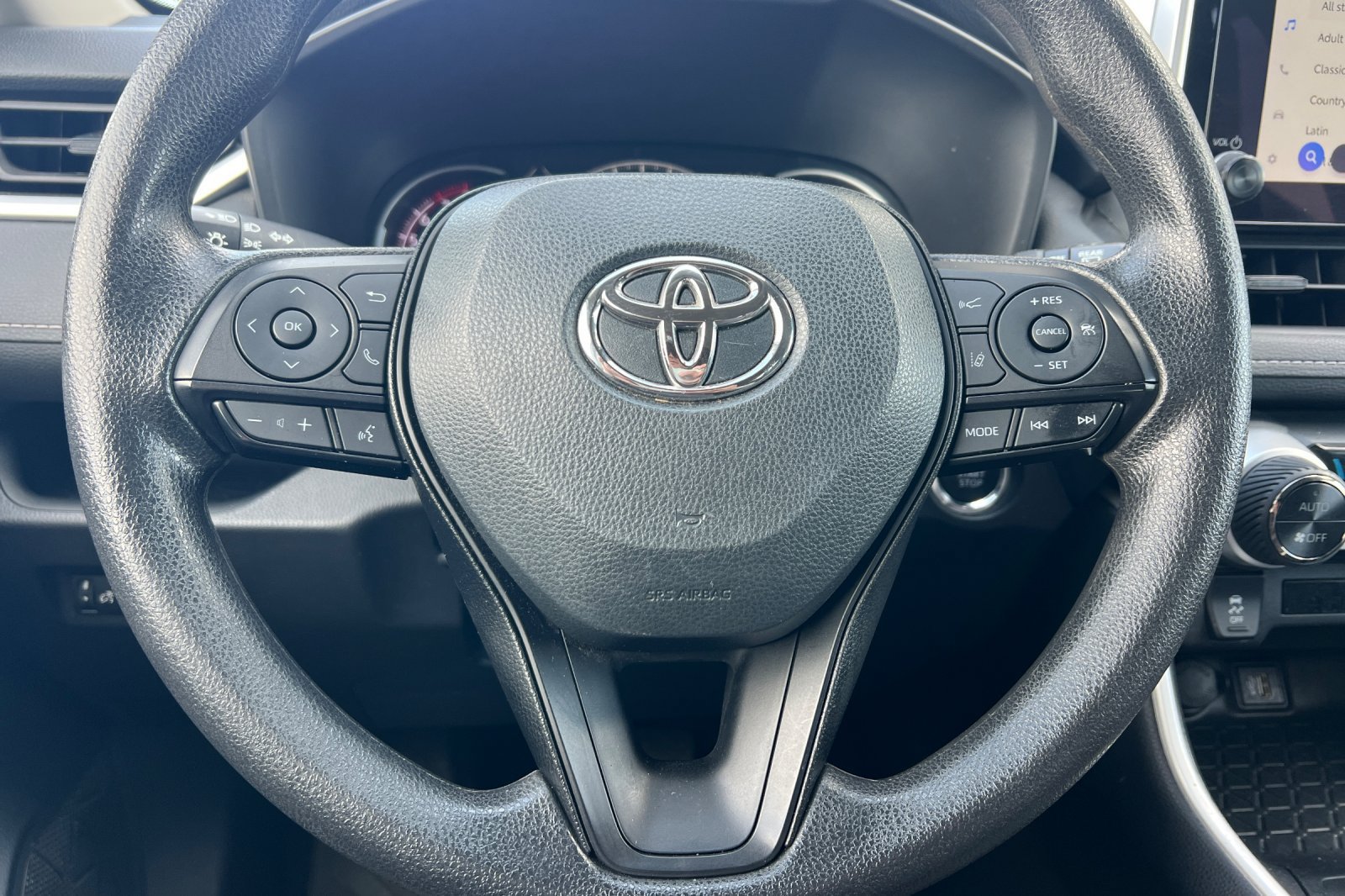 Used 2025 Toyota RAV4 XLE FWD image 23