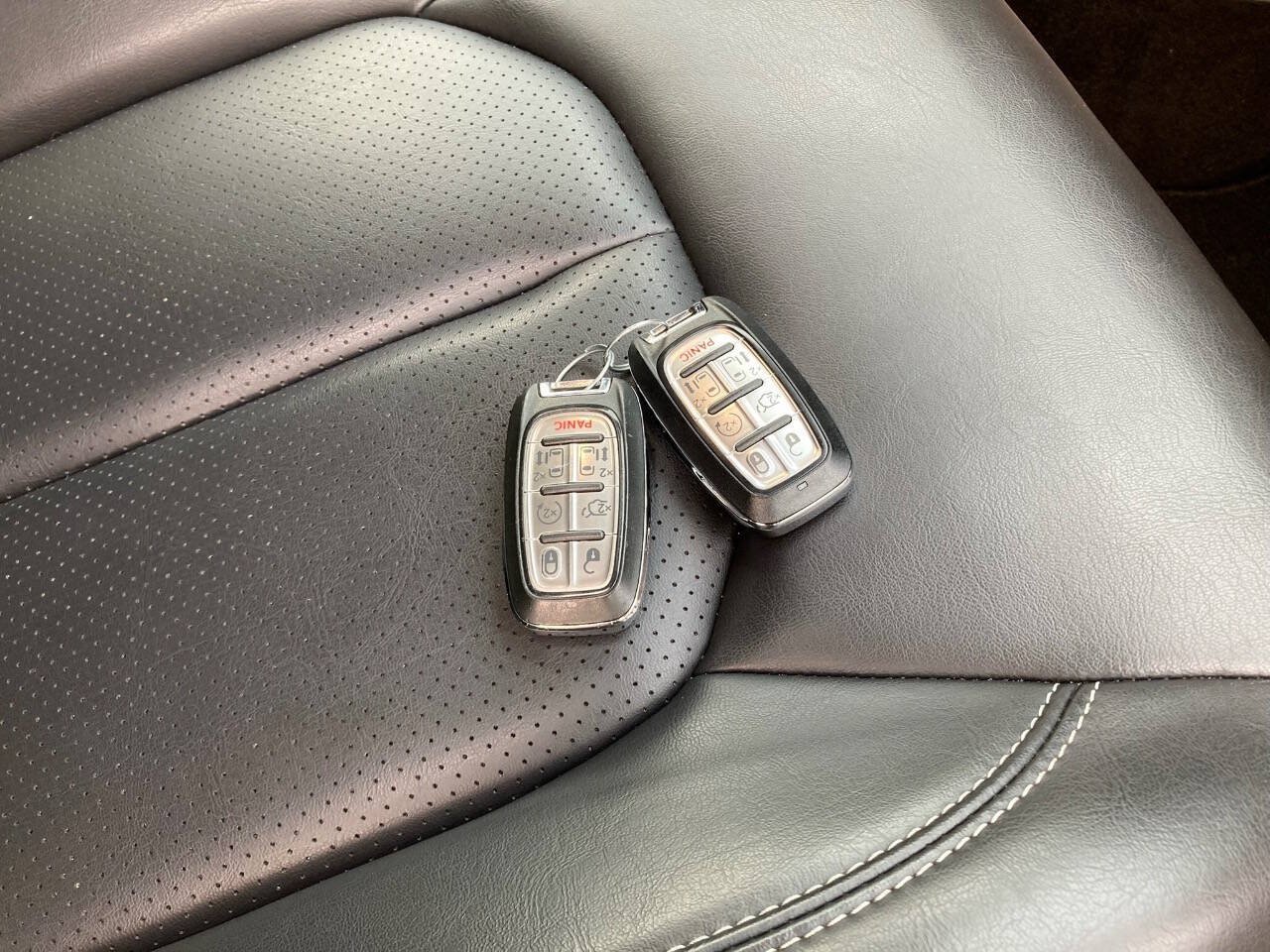 Used 2023 Chrysler Pacifica Touring-L FWD image 40