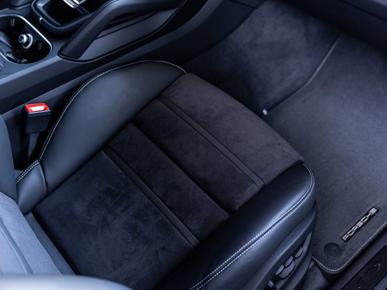 Certified 2023 Porsche Cayenne GTS AWD/4WD image 34