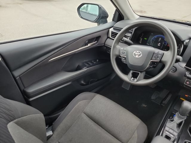 Used 2025 Toyota Camry LE FWD image 14