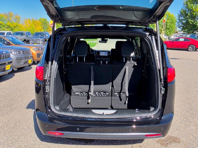 New 2027 Chrysler Pacifica LX FWD image 12