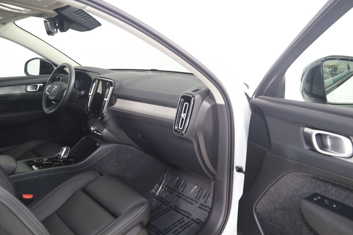 Used 2026 Volvo XC40 B5 Plus AWD/4WD image 41
