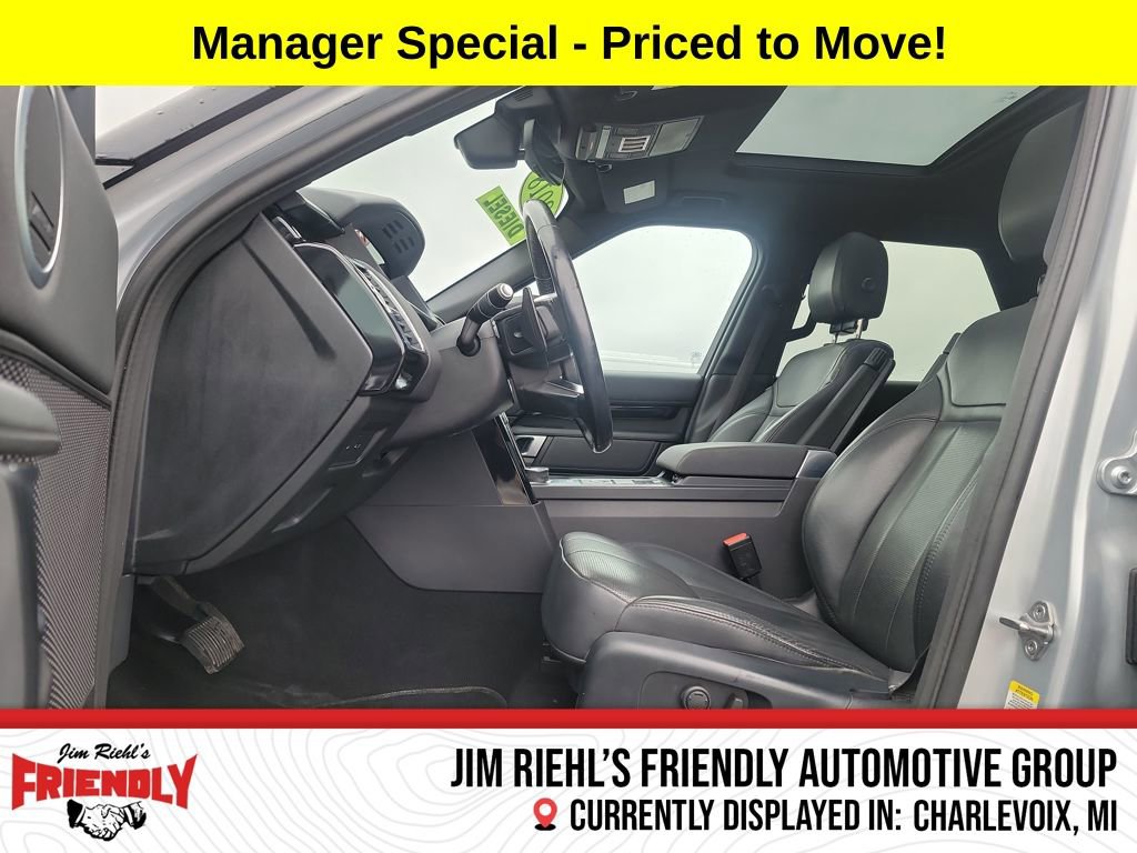 Used 2018 Land Rover Discovery SE image 2