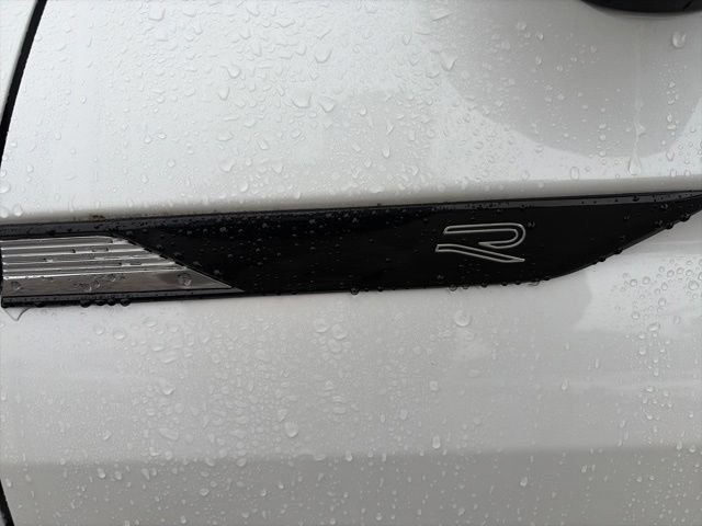 Used 2022 Volkswagen Tiguan SEL R-Line AWD/4WD image 12