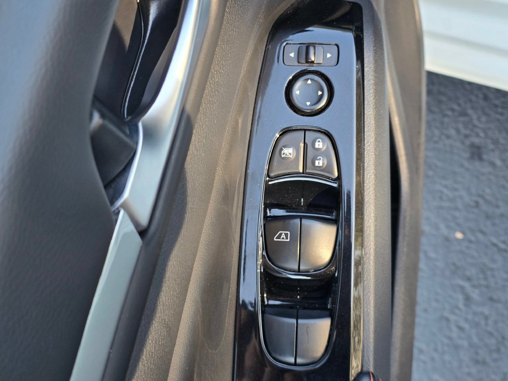 Used 2024 Nissan Altima 2.5 SR FWD image 14