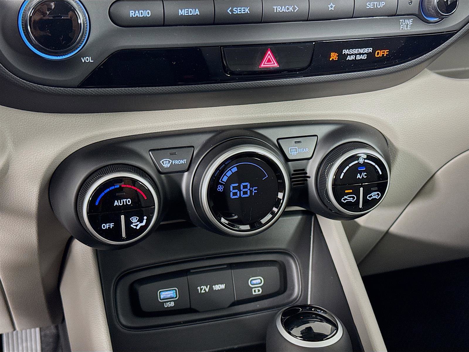 New 2025 Hyundai Venue SEL image 17