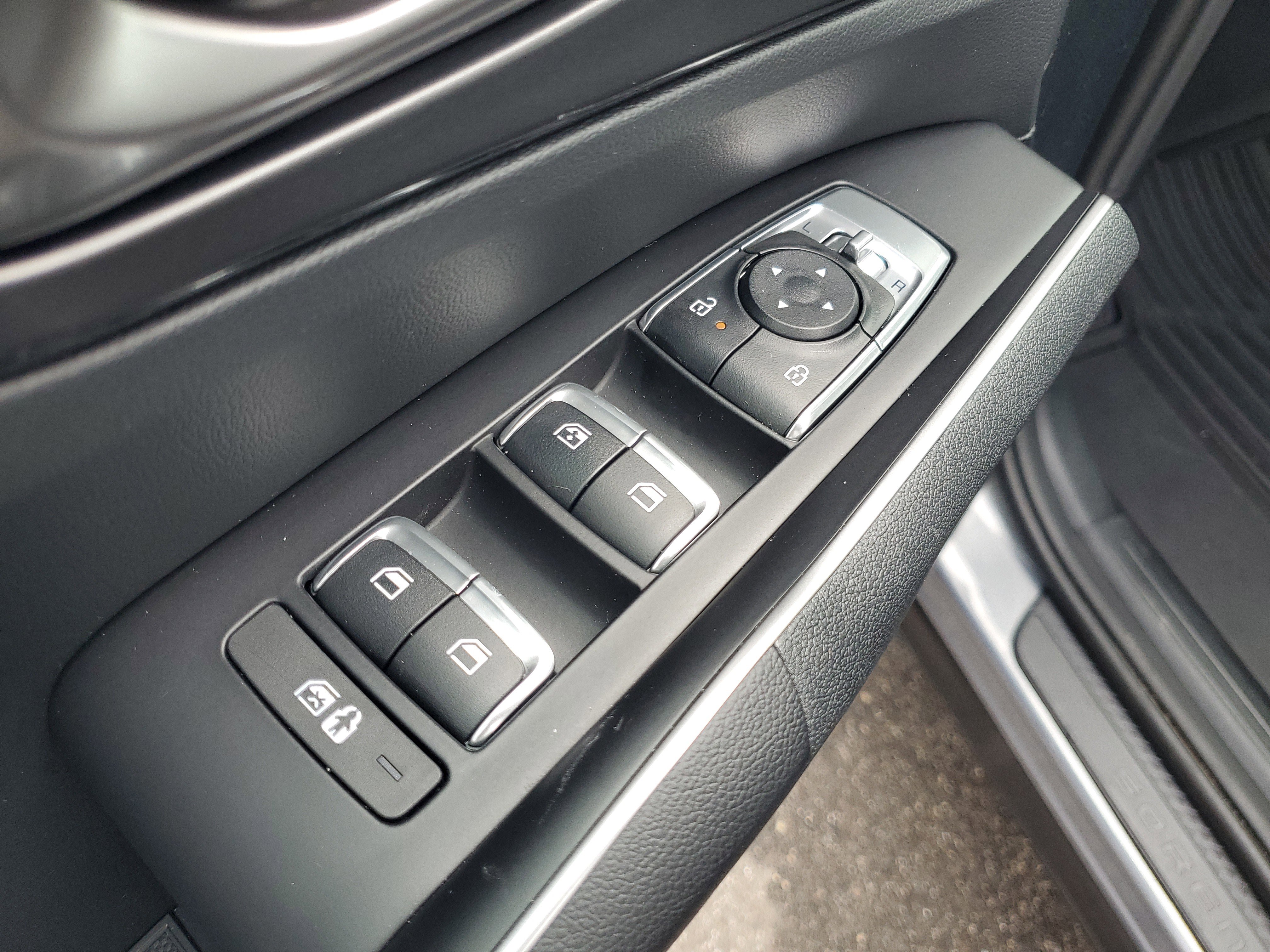 Certified 2025 Kia Sorento EX w/ Panoramic Sunroof Package image 22