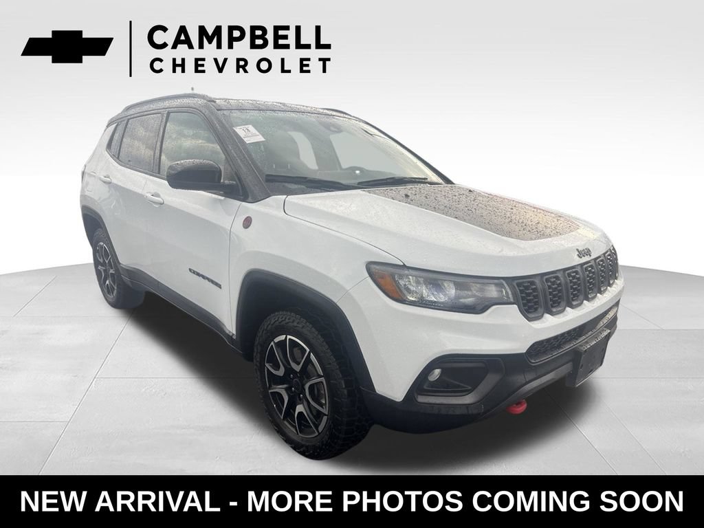 Used 2025 Jeep Compass Trailhawk AWD/4WD image 7