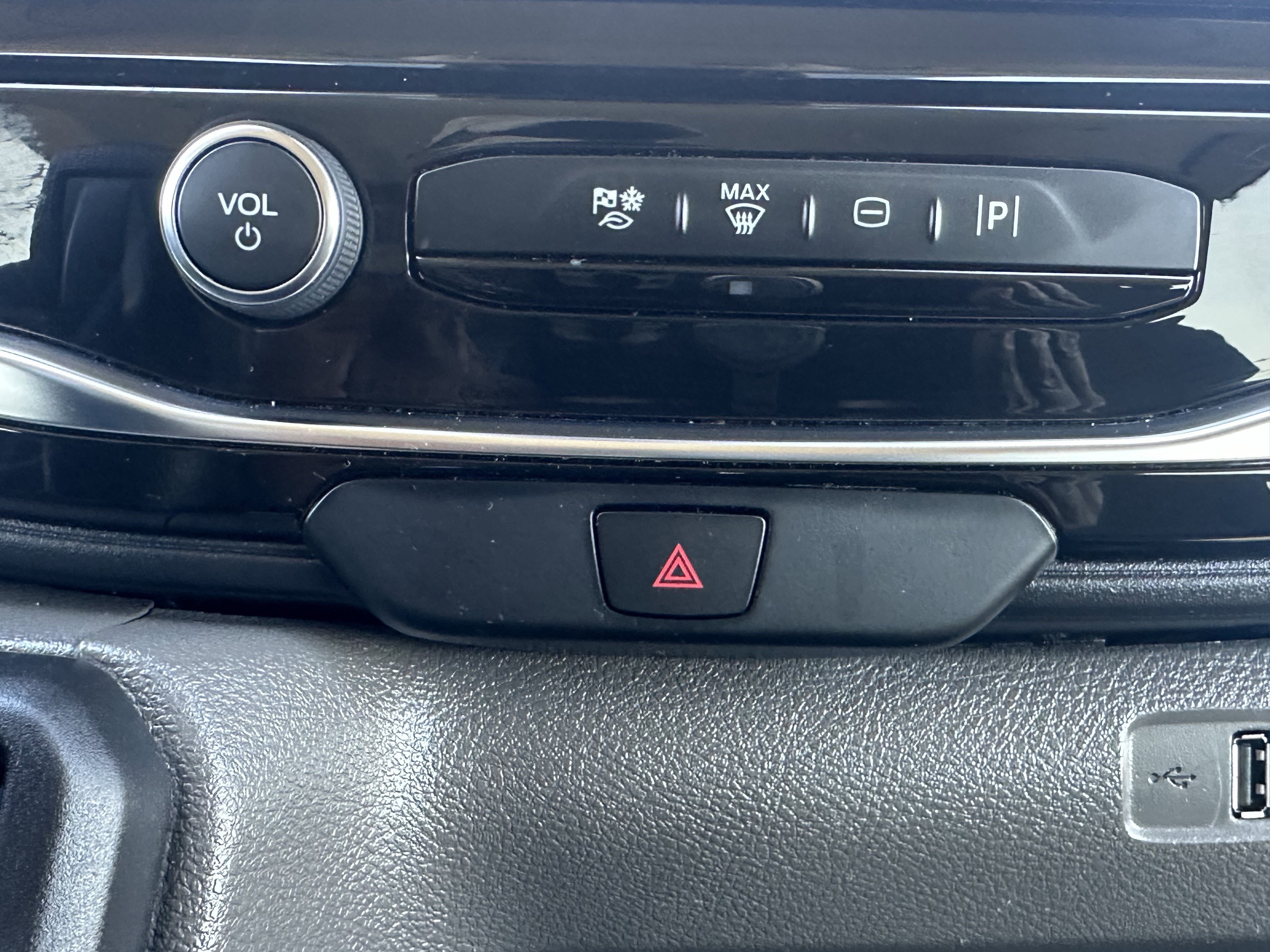 Used 2024 Ford Transit 350 XLT image 31