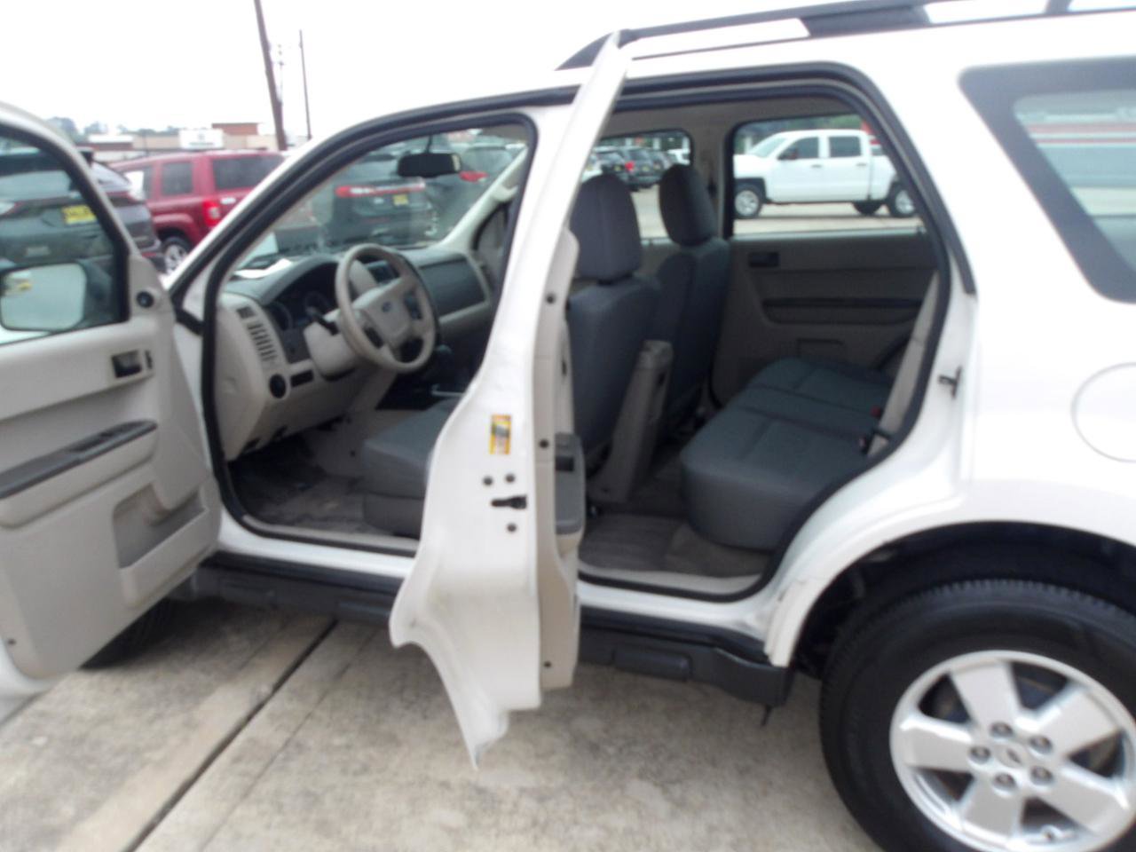 Used 2011 Ford Escape XLS w/ 102A Rapid Spec Order Code FWD image 15