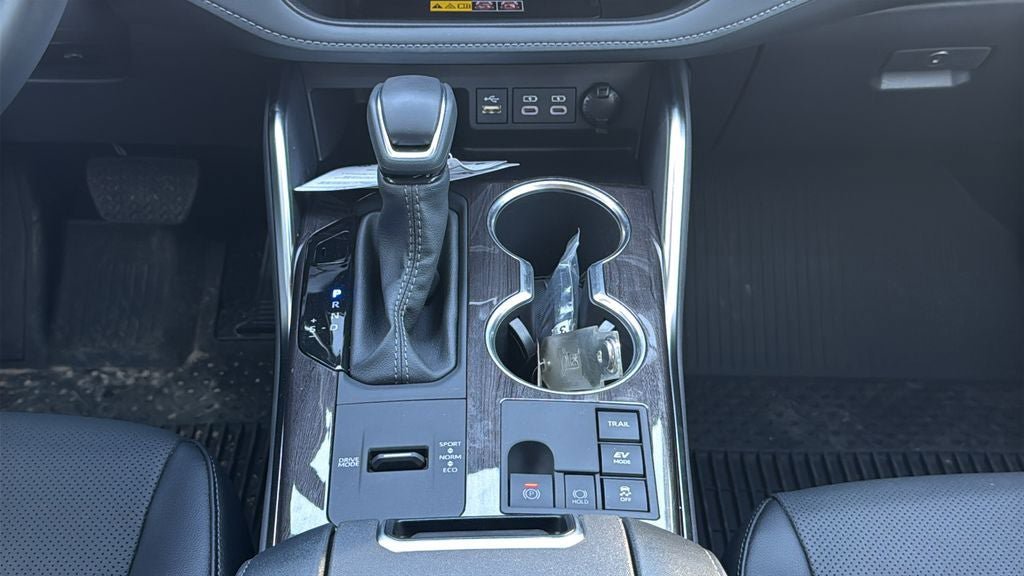 New 2025 Toyota Highlander Platinum image 26