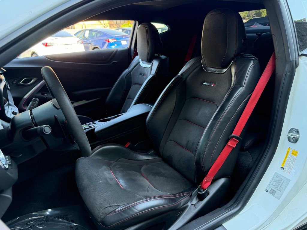 Used 2019 Chevrolet Camaro ZL1 RWD image 25