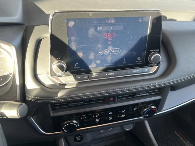 Used 2024 Nissan Rogue S image 14