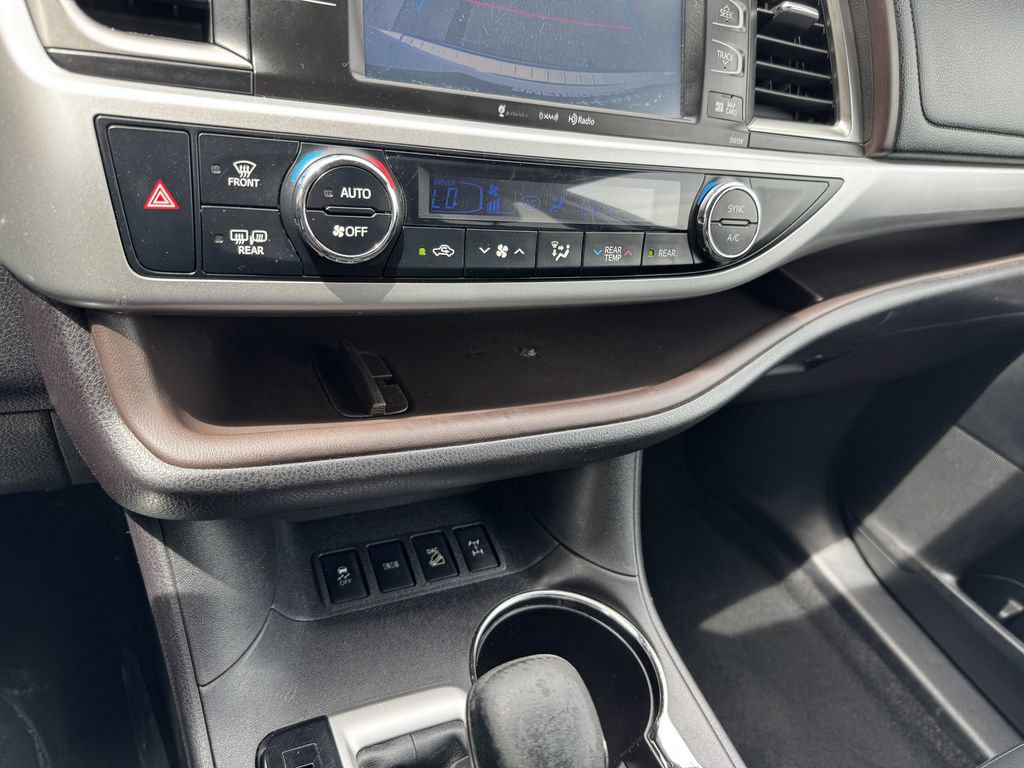 Used 2016 Toyota Highlander XLE AWD/4WD image 24