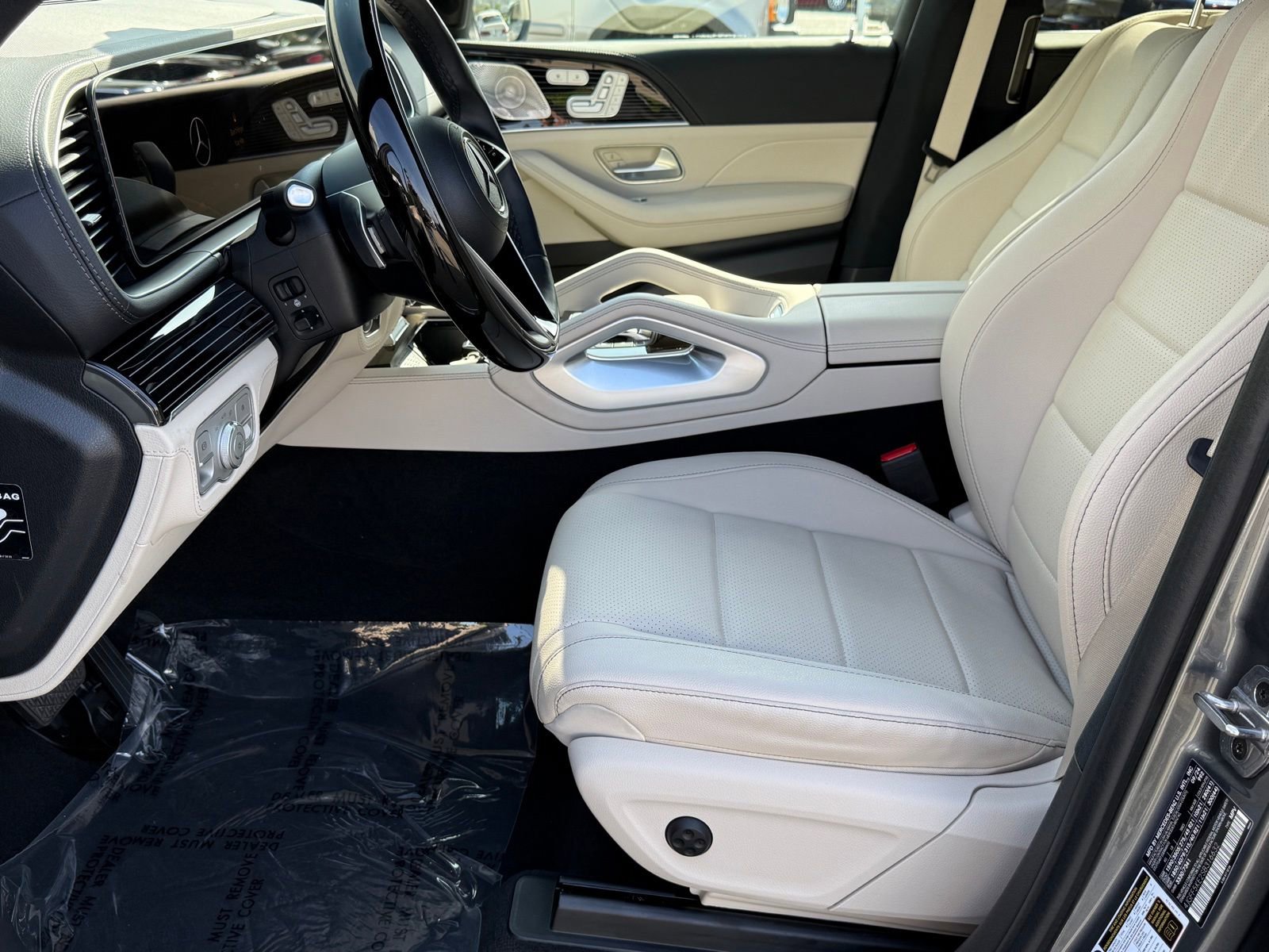 Used 2025 Mercedes-Benz GLS 450 4MATIC image 27