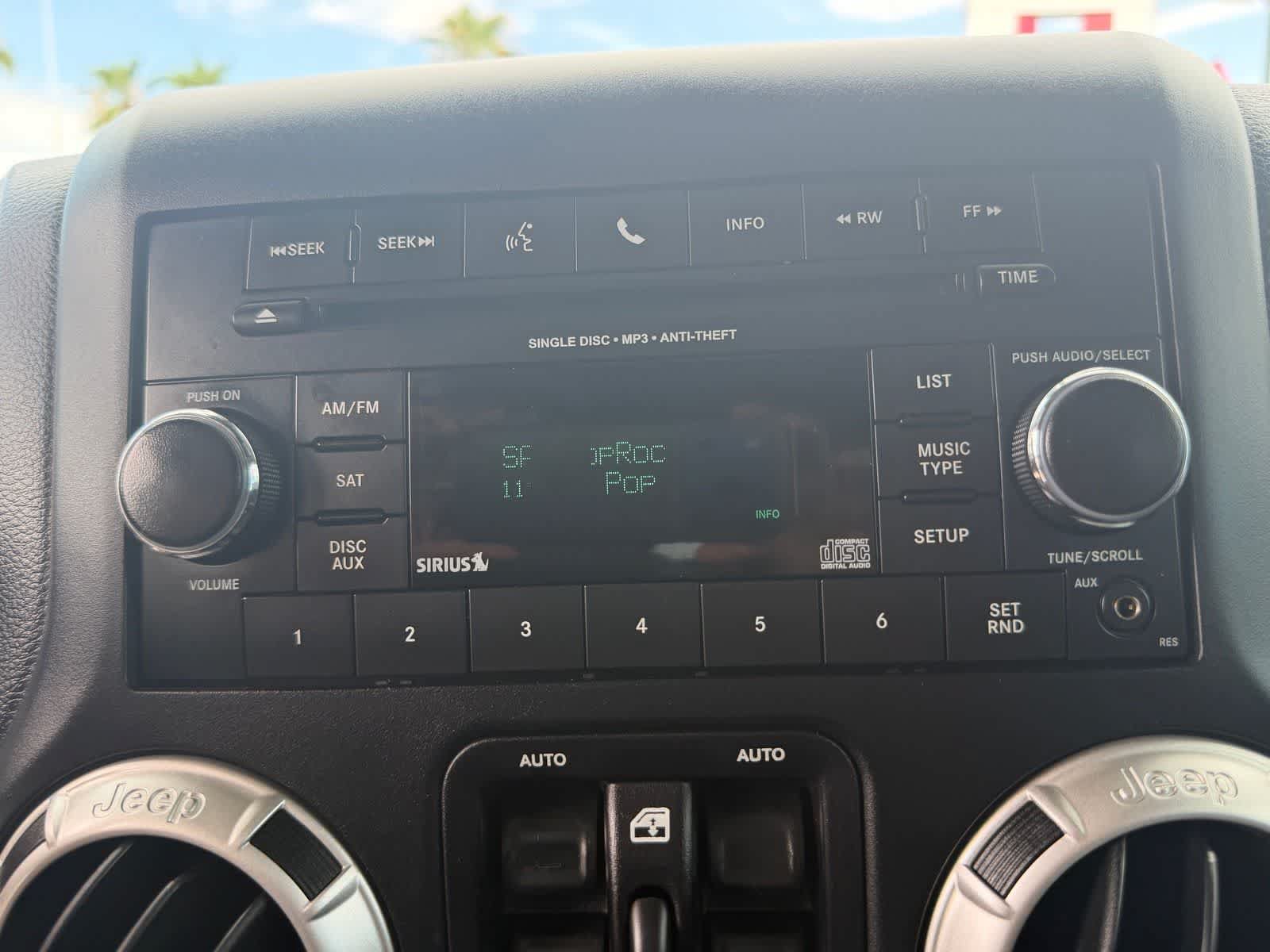 Used 2017 Jeep Wrangler Unlimited Rubicon w/ Connectivity Group AWD/4WD image 25