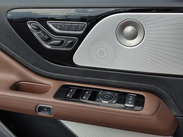 New 2026 Lincoln Aviator Reserve w/ Luxury Package RWD image 16