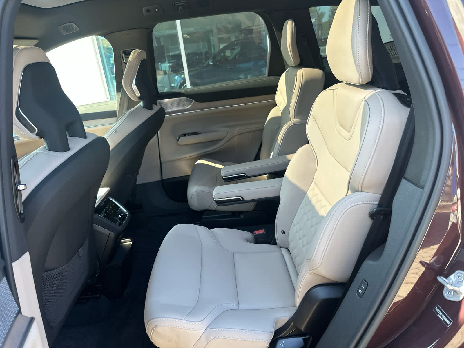 Used 2025 Volvo EX90 Ultra AWD/4WD image 31