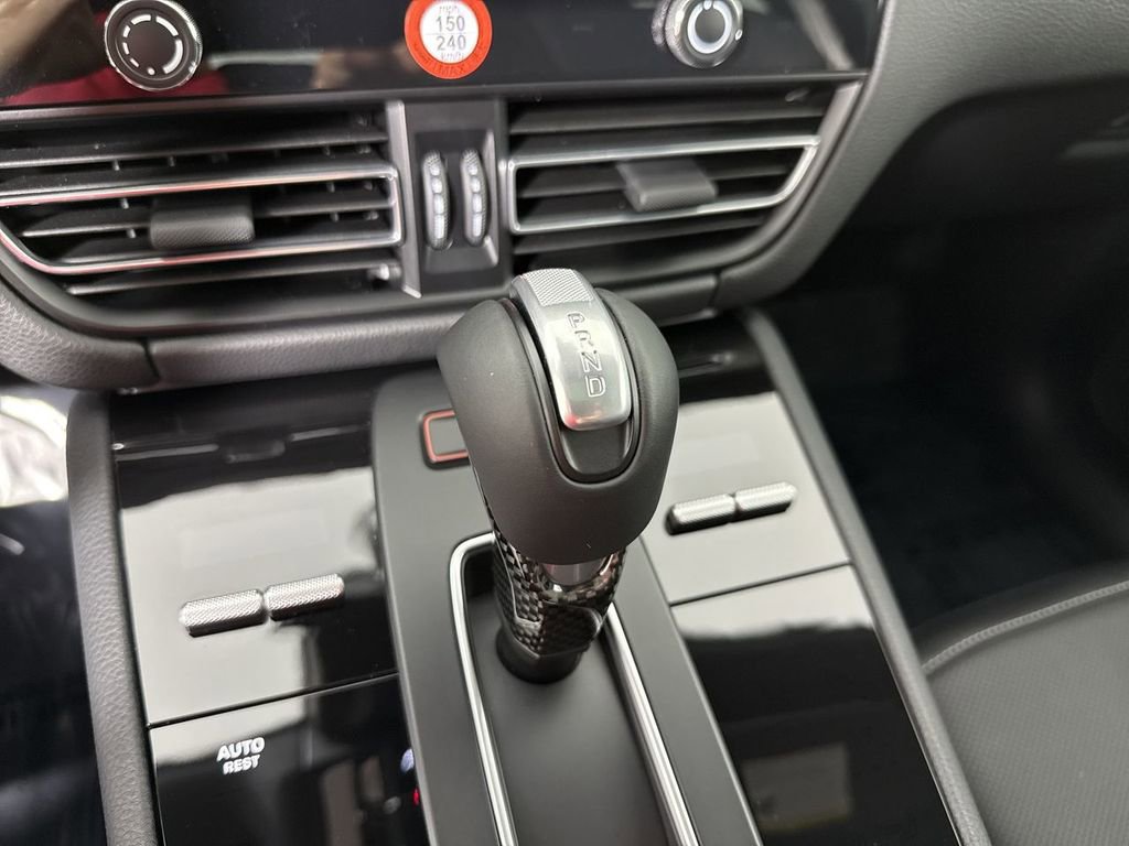 Certified 2025 Porsche Macan GTS AWD/4WD image 33