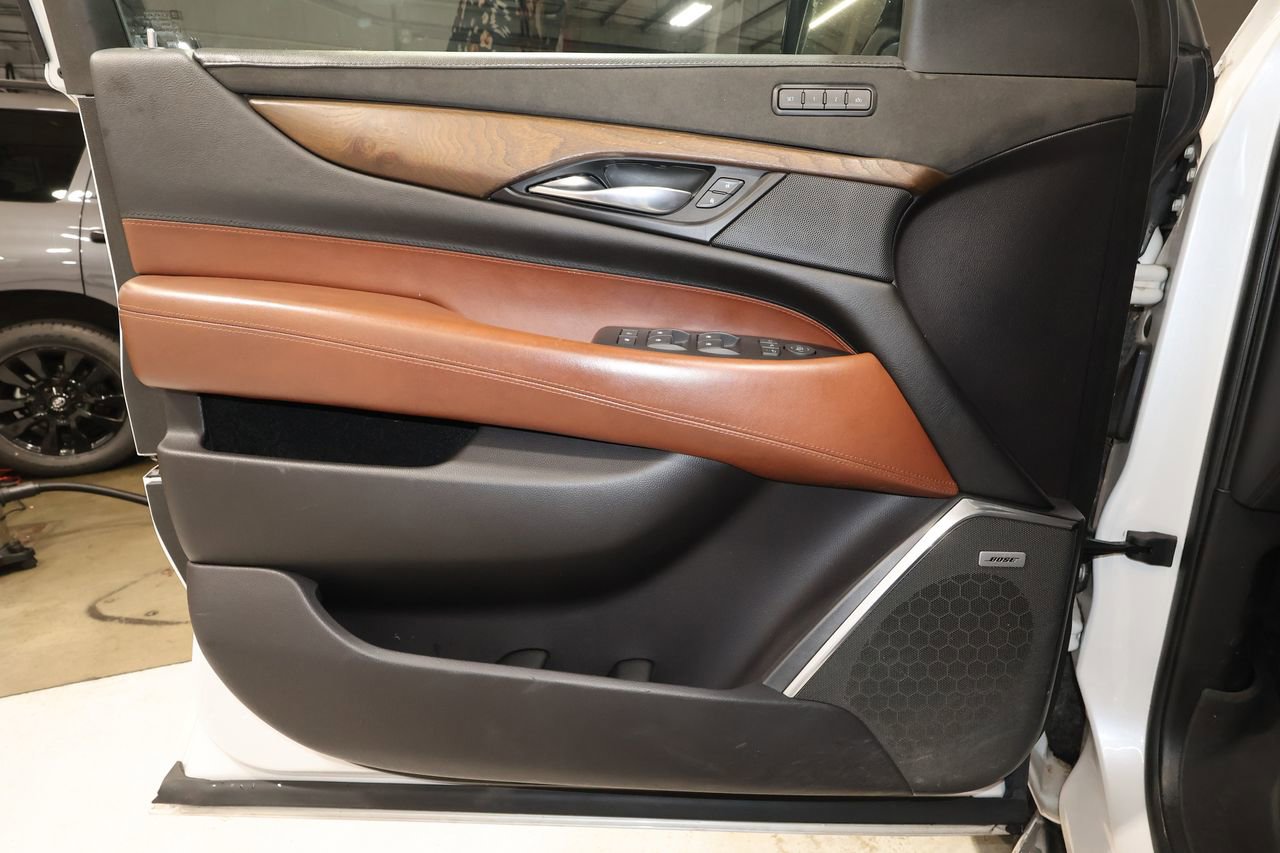 Used 2019 Cadillac Escalade Luxury AWD/4WD image 13