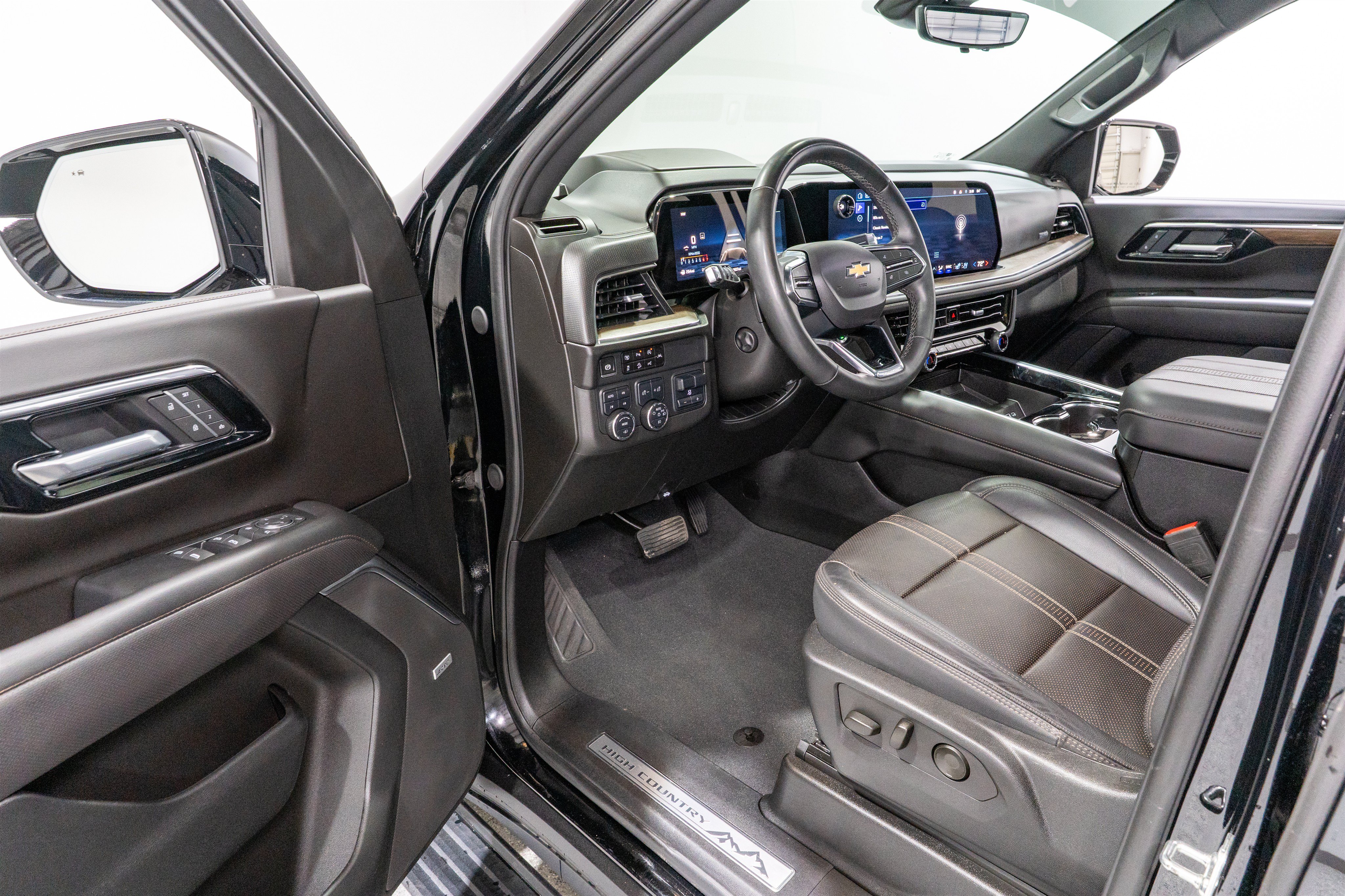 Used 2025 Chevrolet Tahoe High Country AWD/4WD image 13