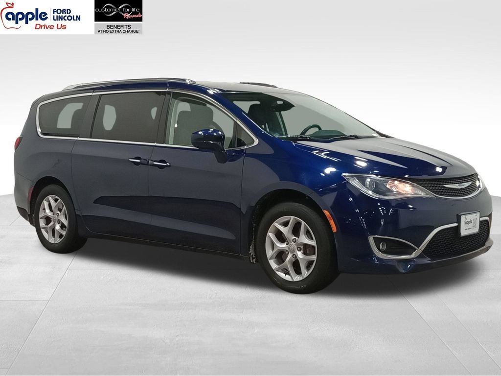 Used 2019 Chrysler Pacifica Touring Plus w/ Tire & Wheel Group FWD image 1