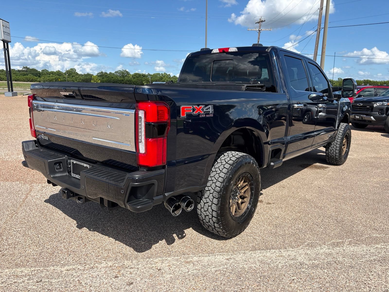 Used 2023 Ford F250 Platinum w/ FX4 Off-Road Package AWD/4WD image 6