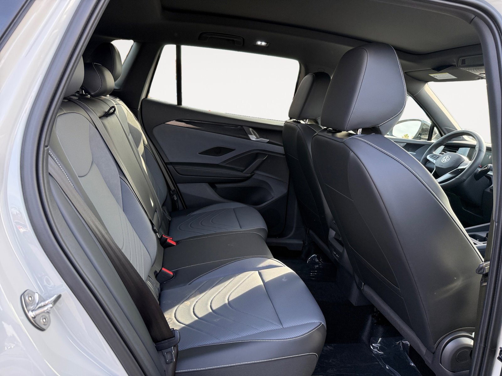 New 2026 Volkswagen Tiguan SE R-Line AWD/4WD image 18