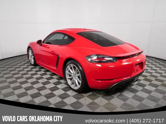 Used 2018 Porsche 718 Cayman RWD image 3
