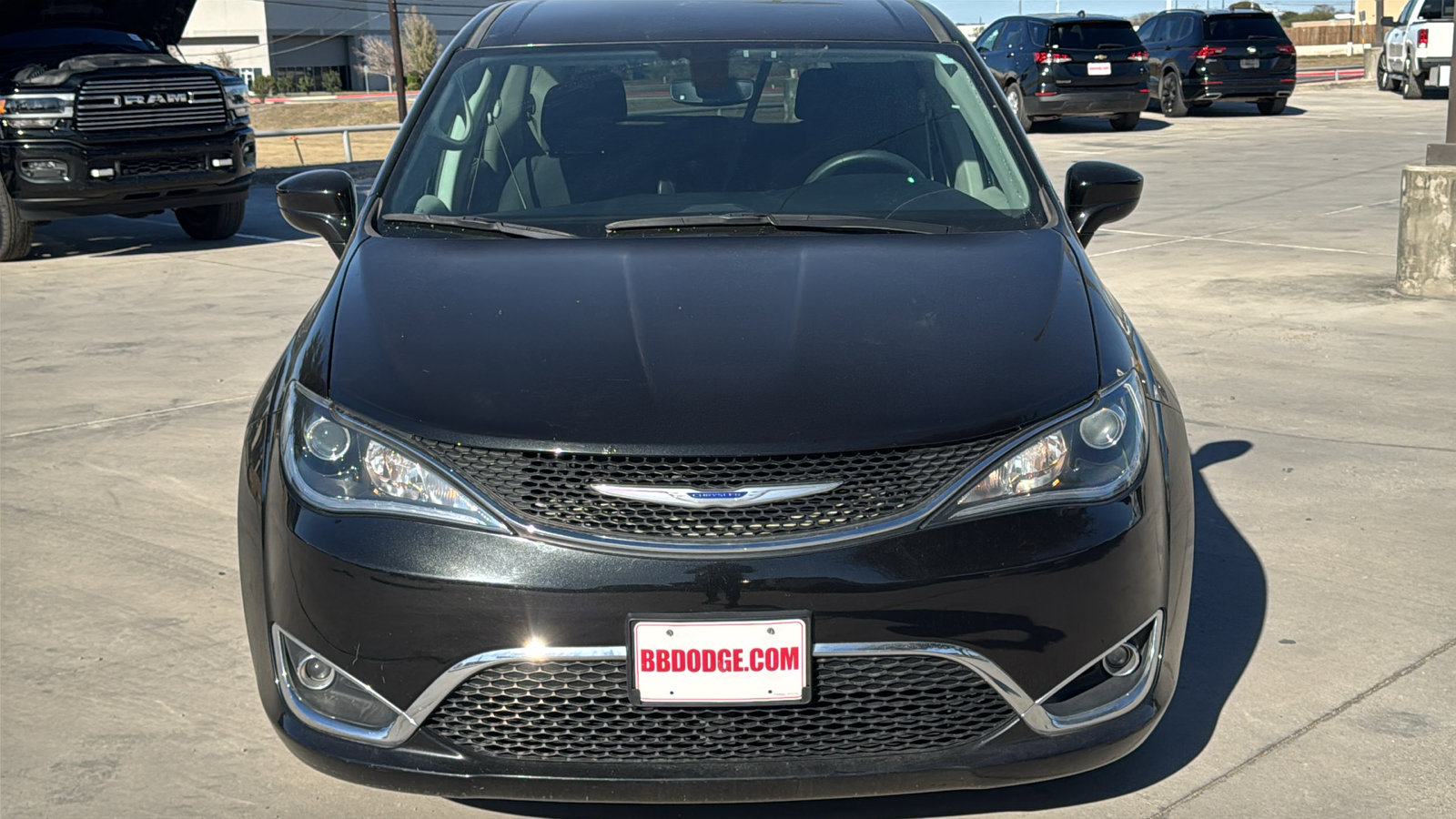 Certified 2020 Chrysler Pacifica Touring w/ Tire & Wheel Group image 2