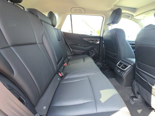 Used 2025 Subaru Outback Touring XT AWD/4WD image 15