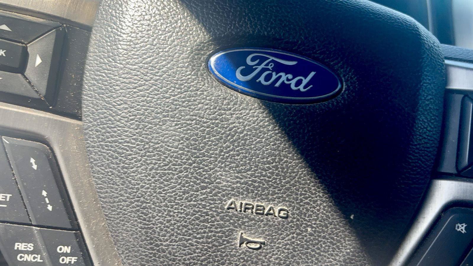 Used 2015 Ford F150 Platinum w/ Equipment Group 701A Luxury AWD/4WD image 23