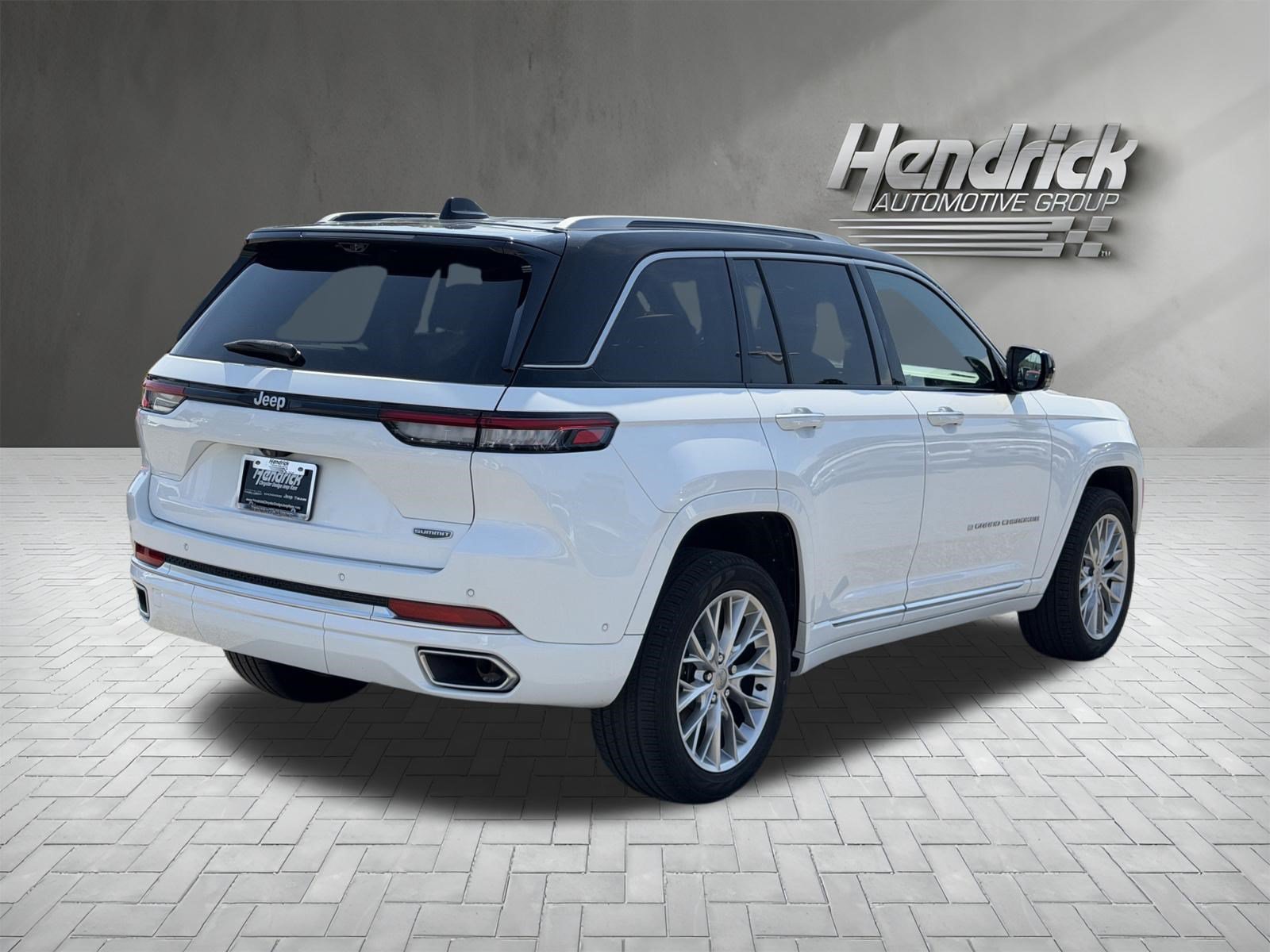 Used 2023 Jeep Grand Cherokee Summit w/ Adv Protech Group IV RWD image 10