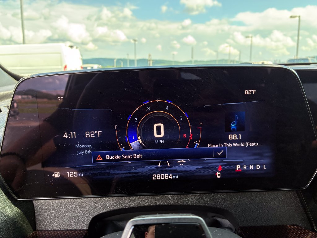 Used 2024 Chevrolet Traverse RS FWD image 12