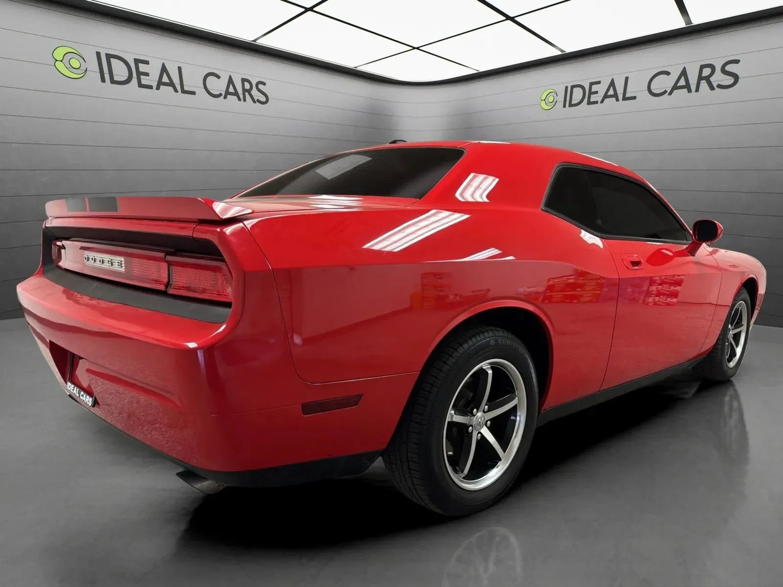 Used 2010 Dodge Challenger SE RWD image 4